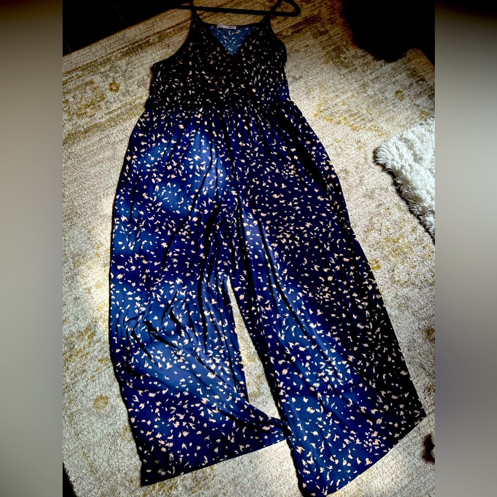 The coziest romper! Navy blue with cream/beige print, pockets! great condition